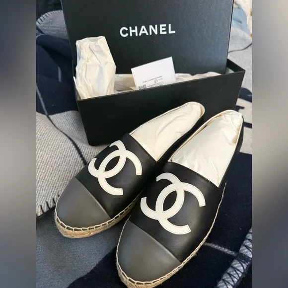 CHANEL Black and White Espadrilles with CC Logo - Picture 1 of 11